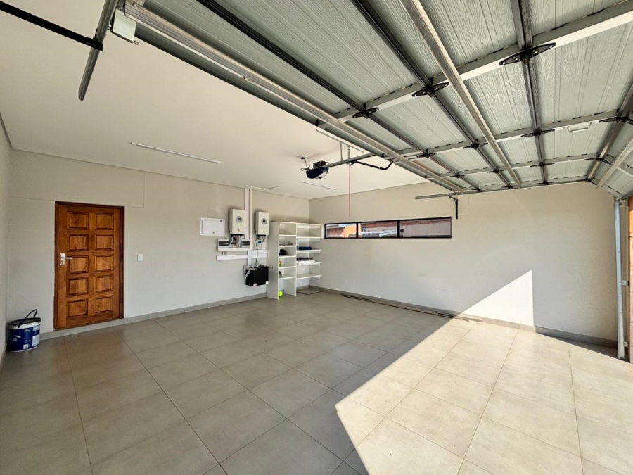 3 Bedroom Property for Sale in Van Der Hoff Park North West